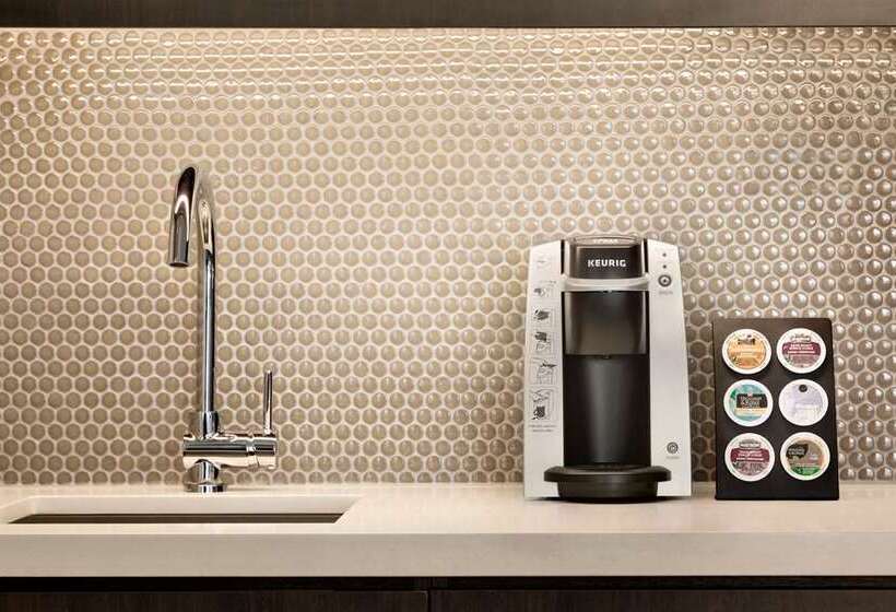 فندق Embassy Suites By Hilton Toronto Airport