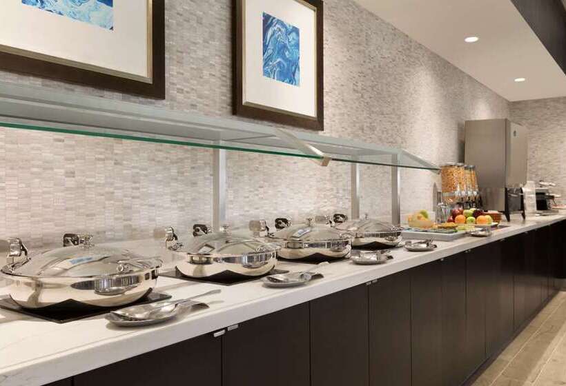 فندق Embassy Suites By Hilton Toronto Airport