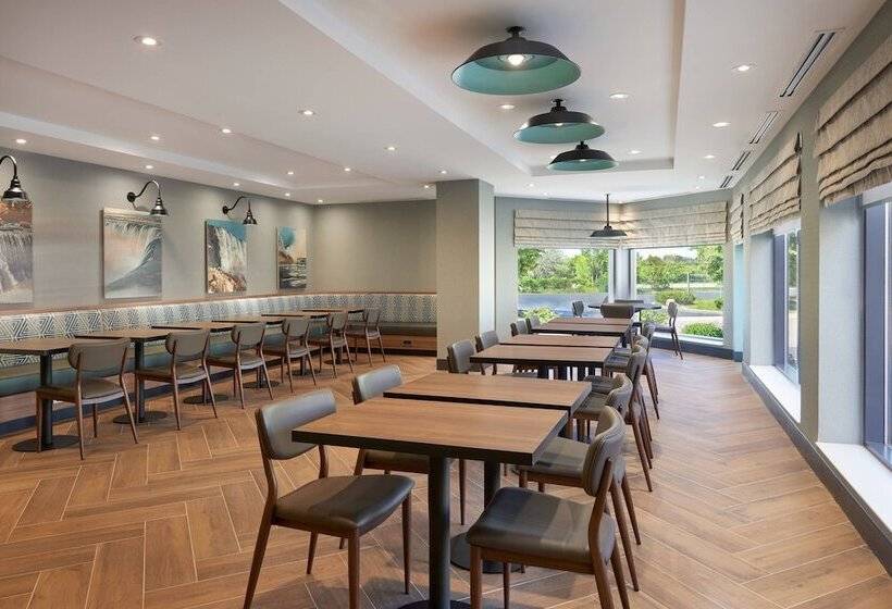 هتل Fairfield By Marriott Niagara Falls, Canada