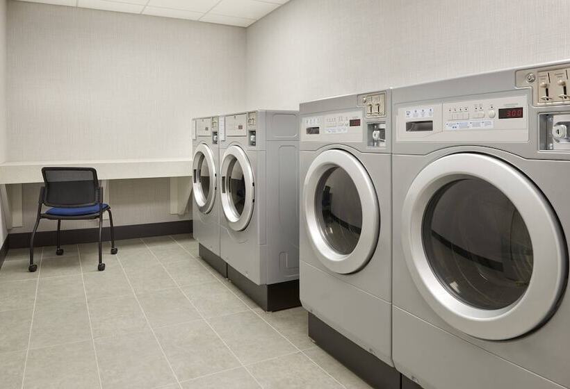 בית מלון כפרי Fairfield By Marriott Niagara Falls, Canada