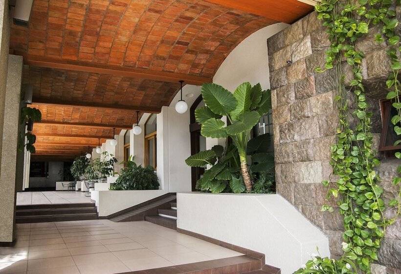 فندق Fortin Plaza