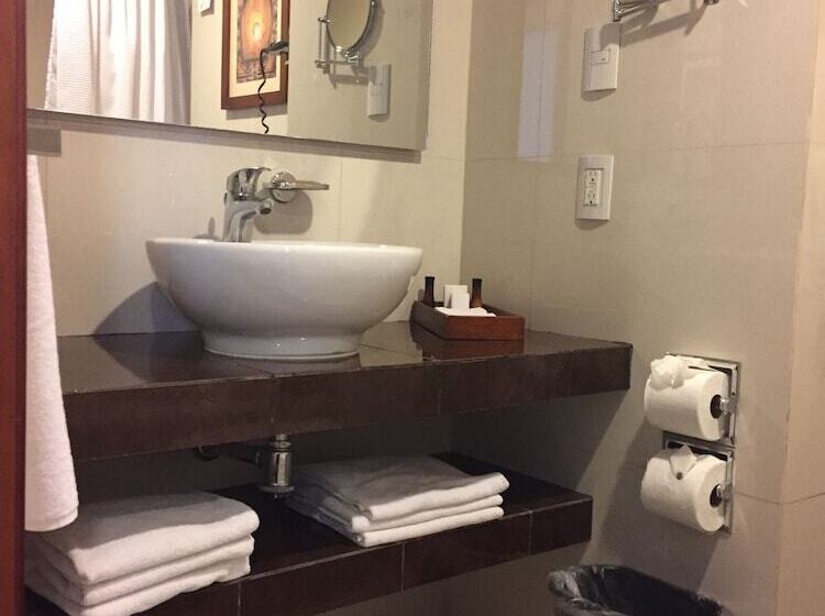 فندق Fortin Plaza