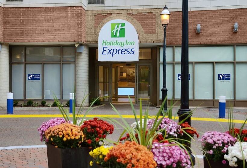 בית מלון כפרי Holiday Inn Express Toronto Downtown, An Ihg