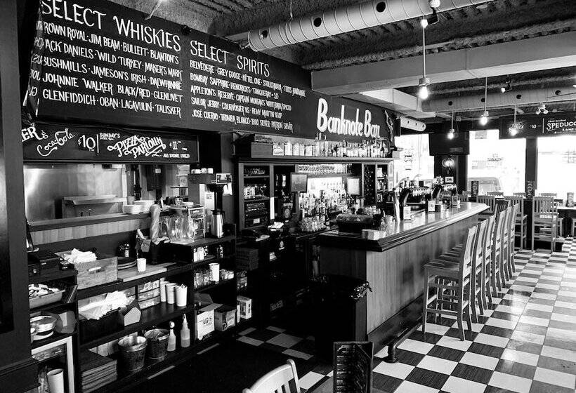 בית מלון כפרי Holiday Inn Express Toronto Downtown, An Ihg