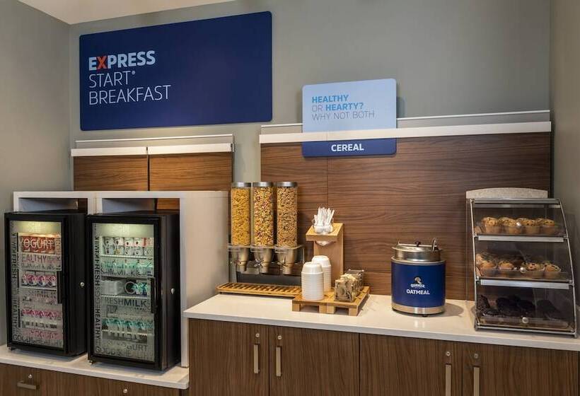 בית מלון כפרי Holiday Inn Express Toronto Downtown, An Ihg