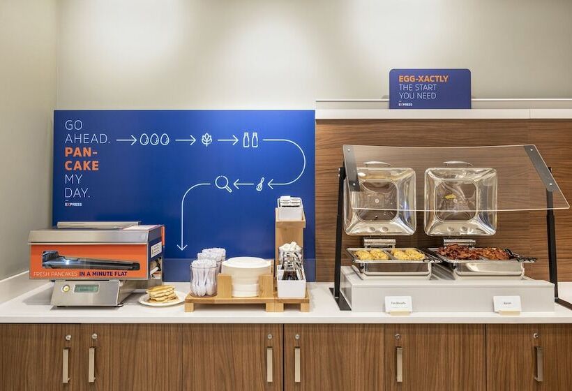 בית מלון כפרי Holiday Inn Express Toronto Downtown, An Ihg