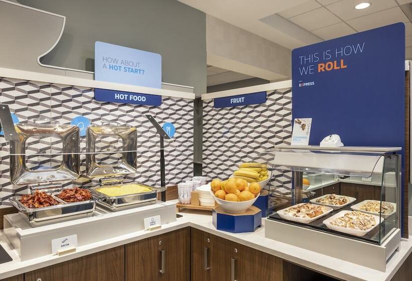 בית מלון כפרי Holiday Inn Express Toronto Downtown, An Ihg