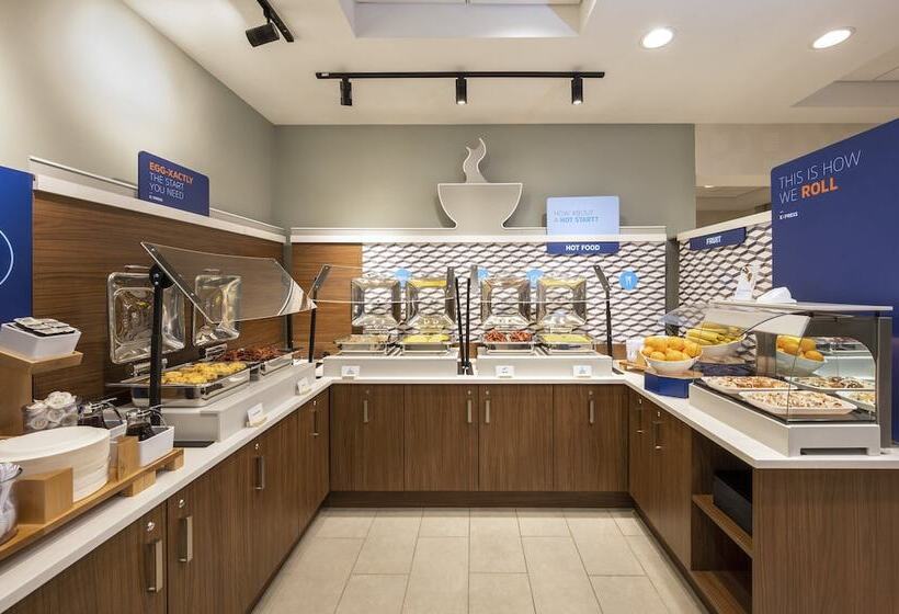 בית מלון כפרי Holiday Inn Express Toronto Downtown, An Ihg