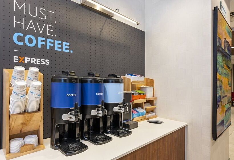 בית מלון כפרי Holiday Inn Express Toronto Downtown, An Ihg