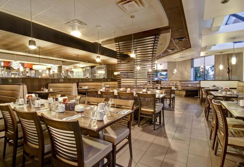 هتل Holiday Inn & Suites Windsor Ambassador Bridge By Ihg