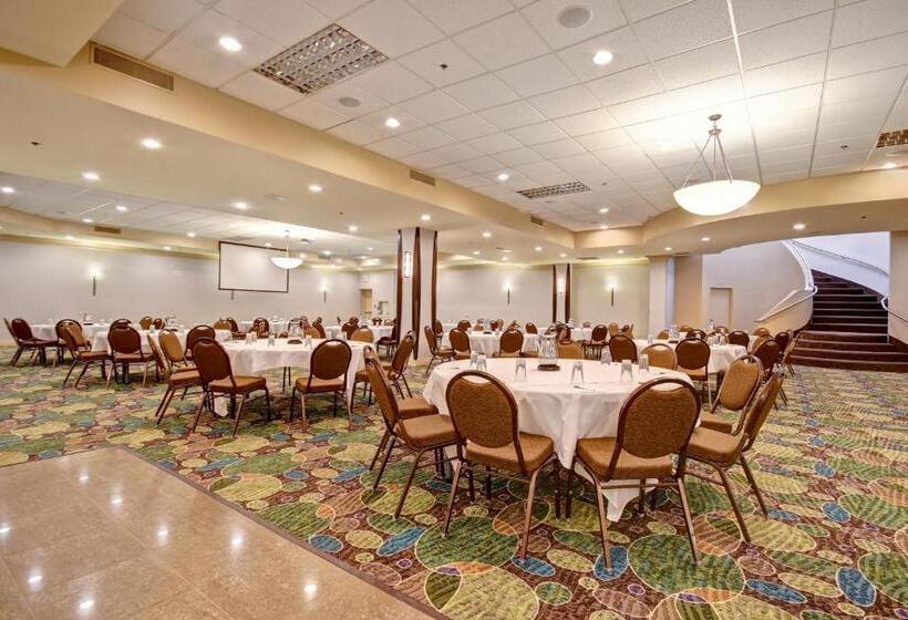 Отель Holiday Inn & Suites Windsor Ambassador Bridge By Ihg