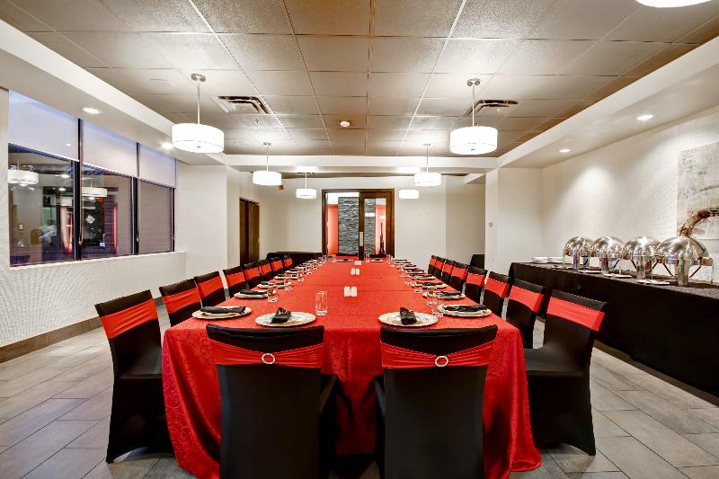 Отель Holiday Inn & Suites Windsor Ambassador Bridge By Ihg