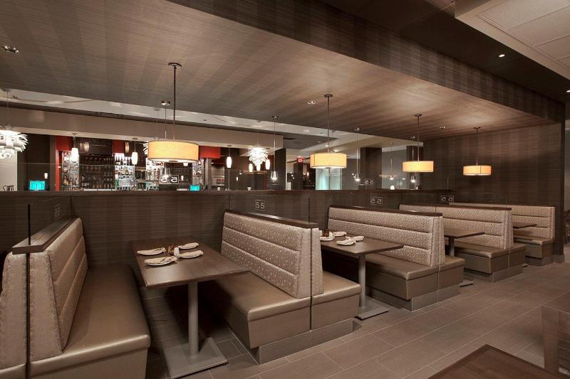 Отель Holiday Inn & Suites Windsor Ambassador Bridge By Ihg