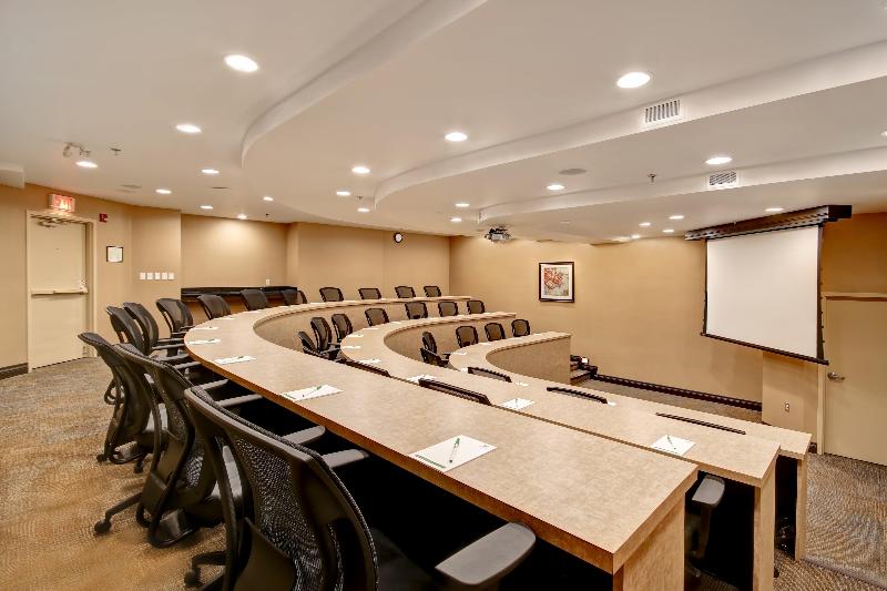 Отель Holiday Inn & Suites Windsor Ambassador Bridge By Ihg