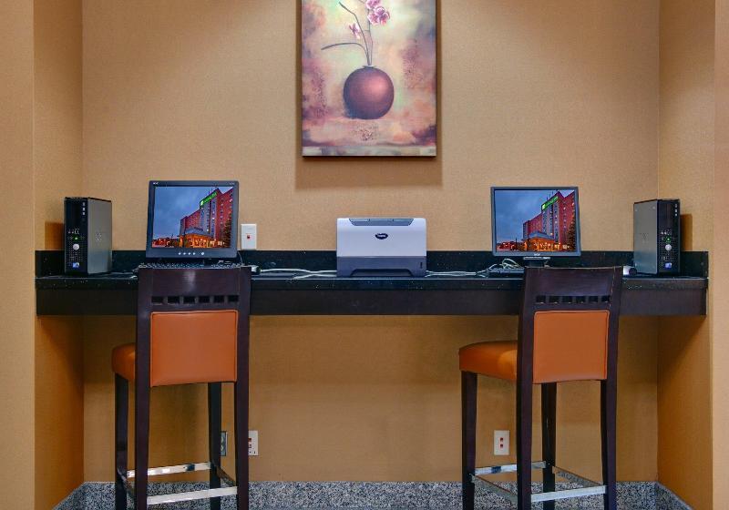 هتل Holiday Inn & Suites Windsor Ambassador Bridge By Ihg