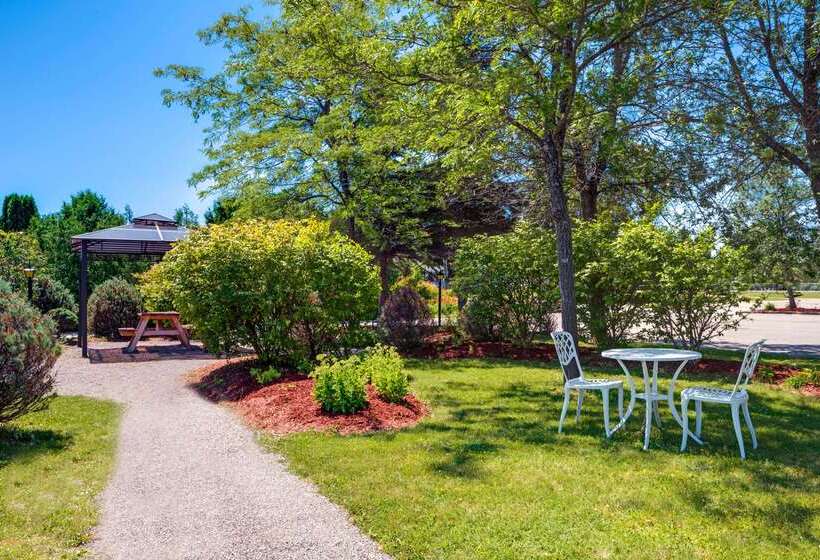 فندق Howard Johnson By Wyndham Lindsay