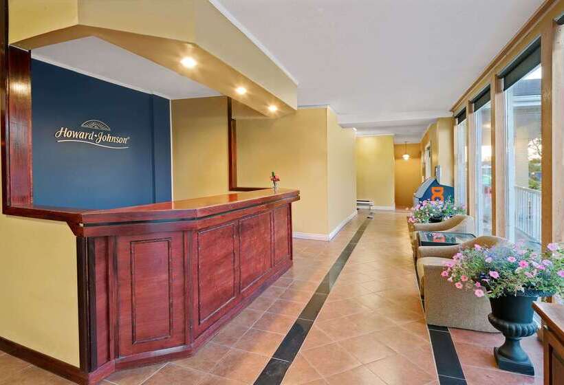 فندق Howard Johnson By Wyndham Lindsay