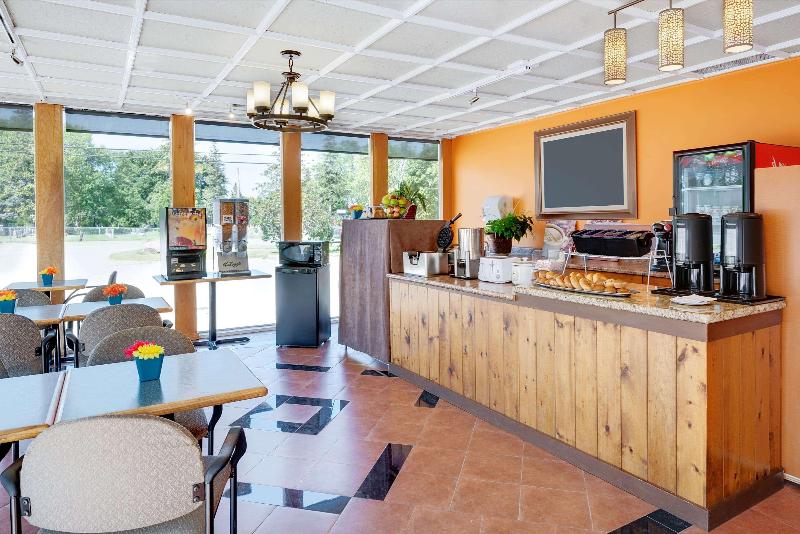 فندق Howard Johnson By Wyndham Lindsay