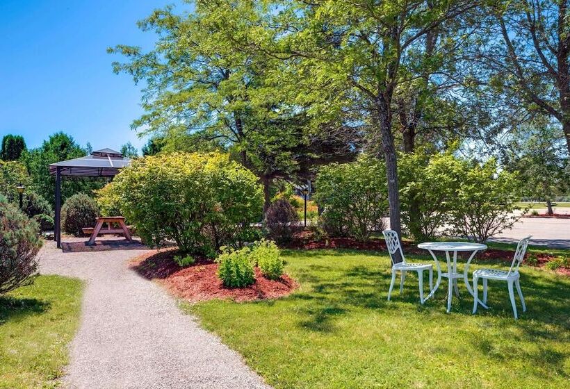 فندق Howard Johnson By Wyndham Lindsay