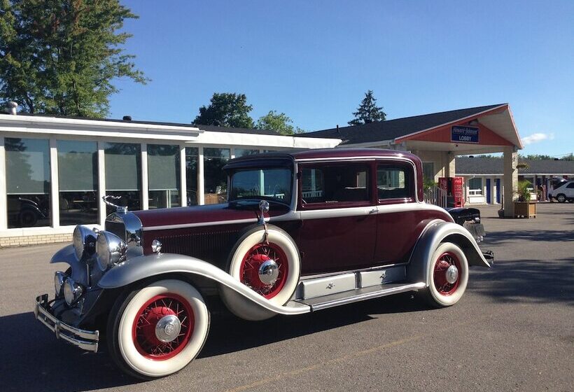 فندق Howard Johnson By Wyndham Lindsay