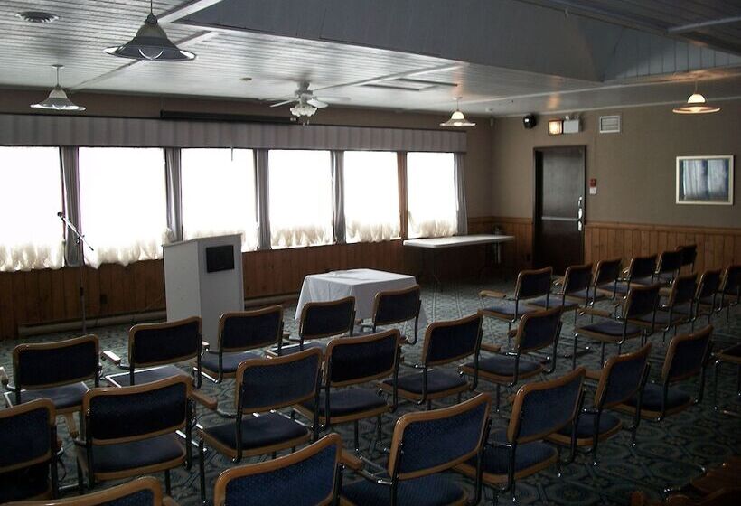 فندق Howard Johnson By Wyndham Lindsay