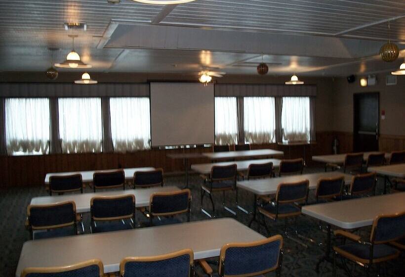 فندق Howard Johnson By Wyndham Lindsay