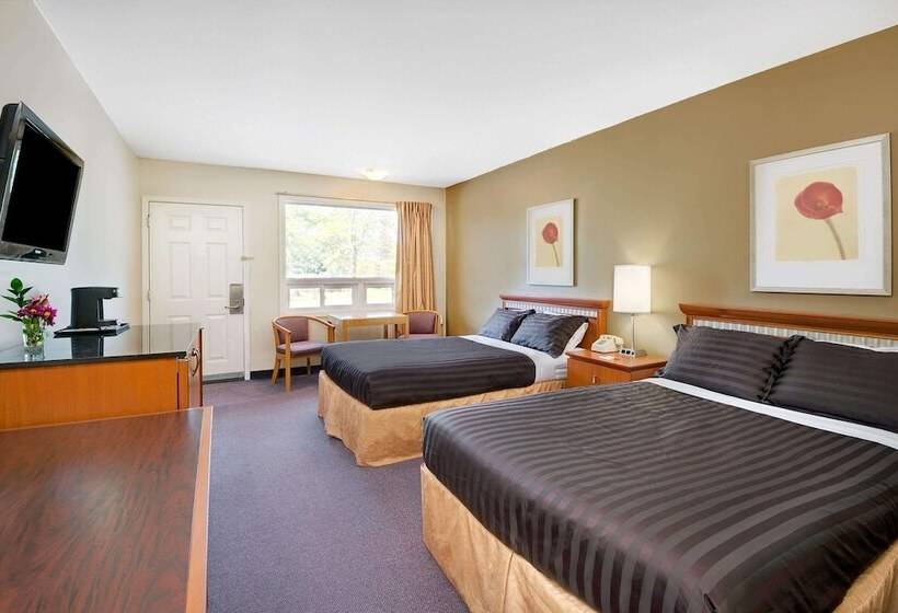 فندق Howard Johnson By Wyndham Lindsay