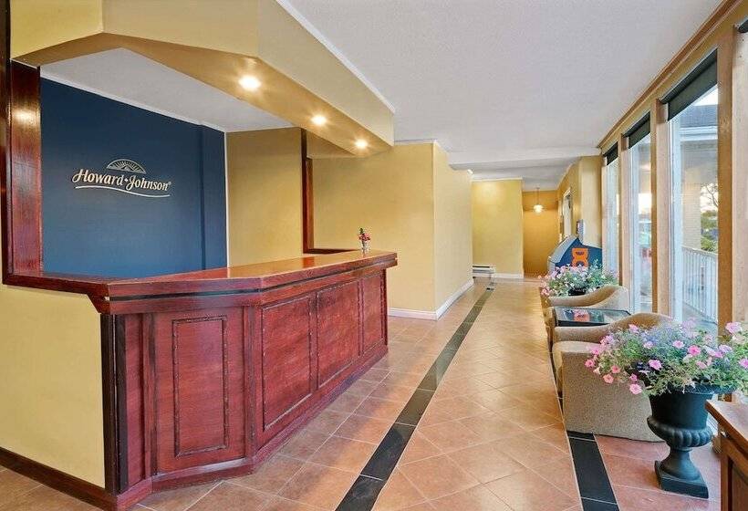 فندق Howard Johnson By Wyndham Lindsay