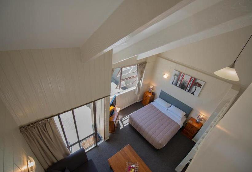 Отель Howick Motor Lodge