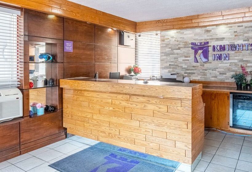 בית מלון כפרי Knights Inn North Bay