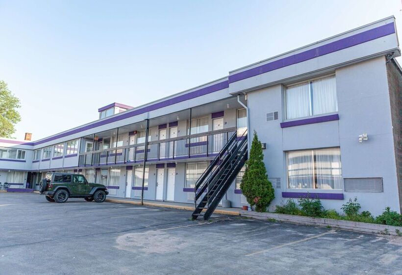 فندق Knights Inn North Bay