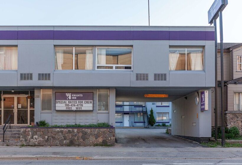 בית מלון כפרי Knights Inn North Bay