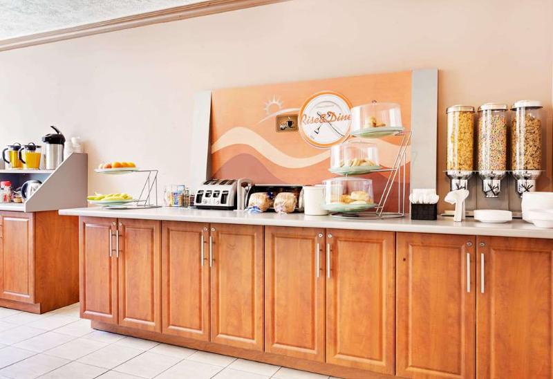 فندق Knights Inn North Bay