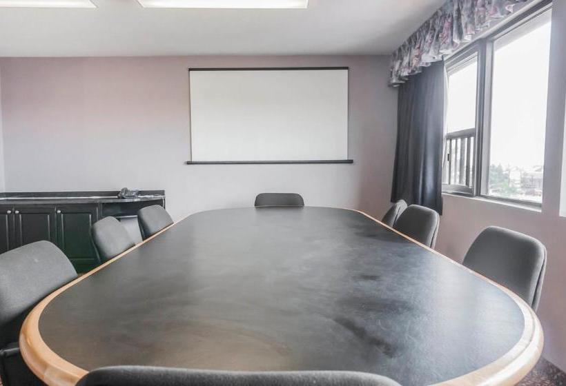 فندق Mississauga Inn & Suites