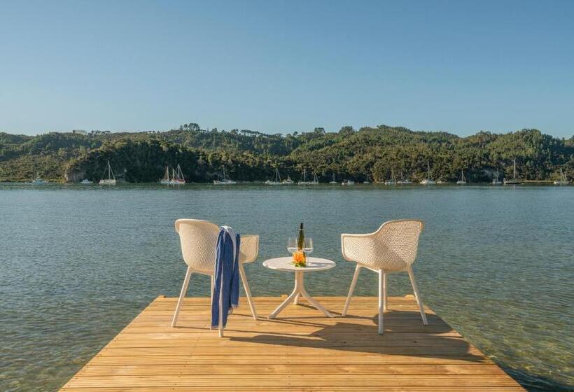 Отель Oceans 88 Whitianga Coastal Suites