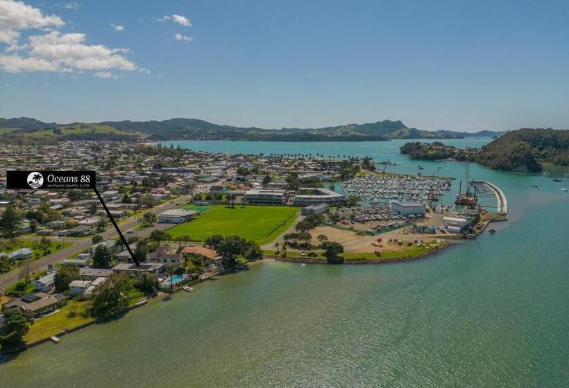 Отель Oceans 88 Whitianga Coastal Suites