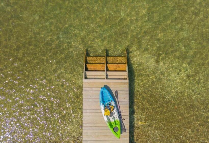 Отель Oceans 88 Whitianga Coastal Suites