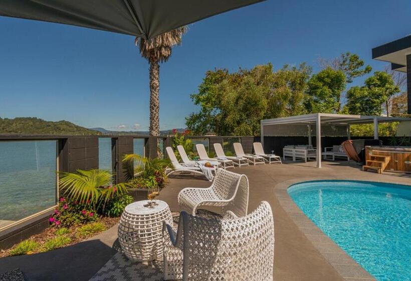 Отель Oceans 88 Whitianga Coastal Suites