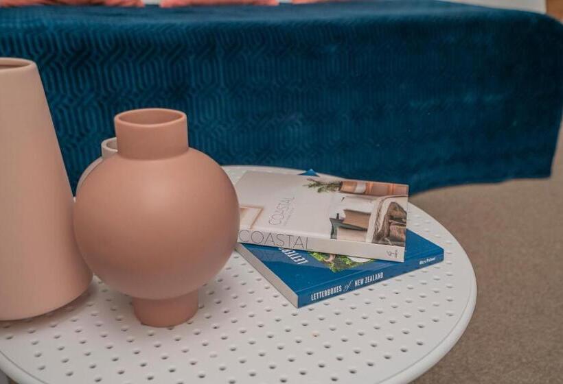 Отель Oceans 88 Whitianga Coastal Suites