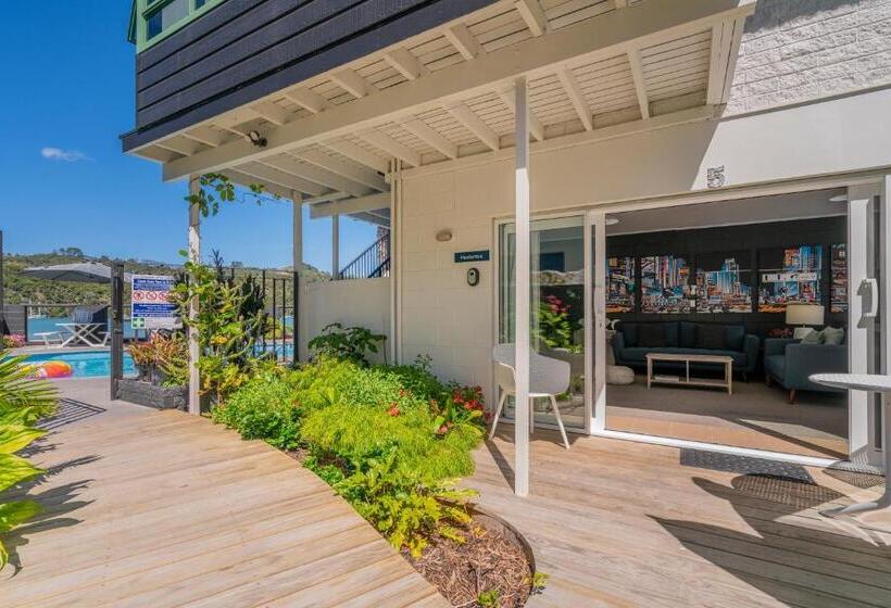 Отель Oceans 88 Whitianga Coastal Suites