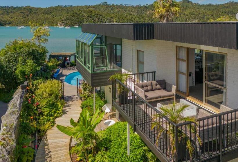 Отель Oceans 88 Whitianga Coastal Suites