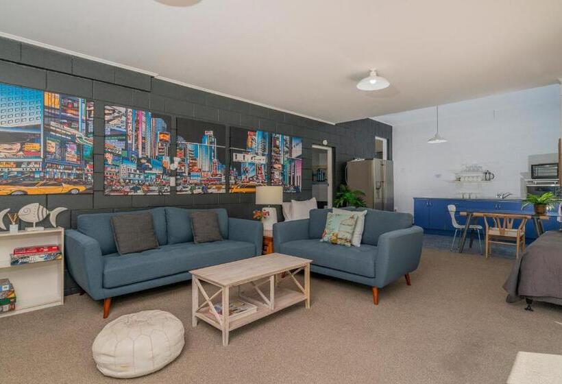 Отель Oceans 88 Whitianga Coastal Suites