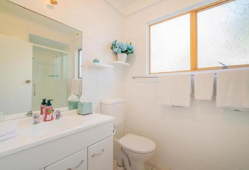 Отель Oceans 88 Whitianga Coastal Suites