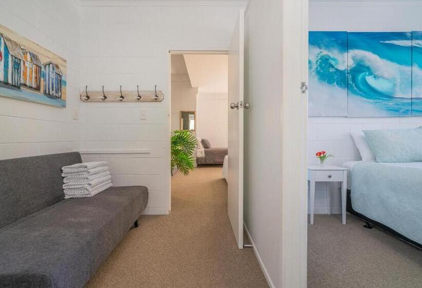 Отель Oceans 88 Whitianga Coastal Suites
