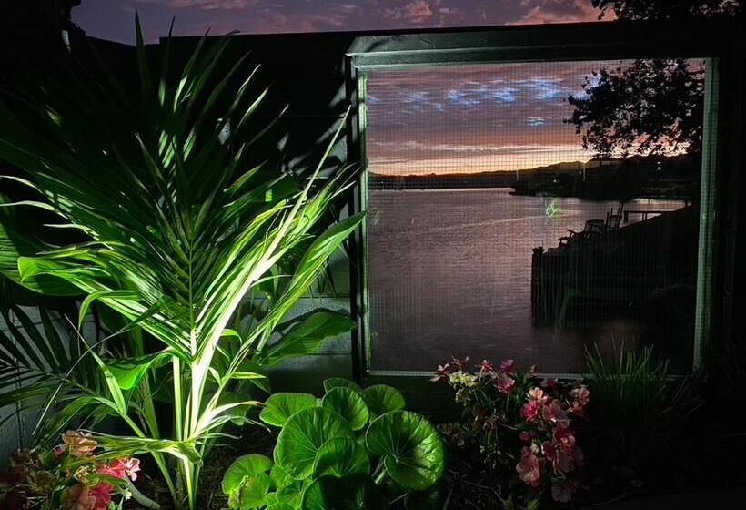 Отель Oceans 88 Whitianga Coastal Suites