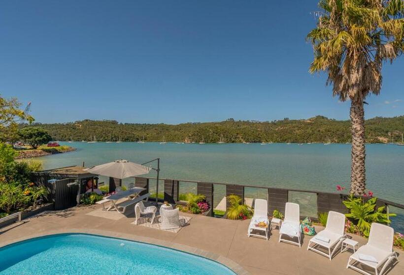 Отель Oceans 88 Whitianga Coastal Suites