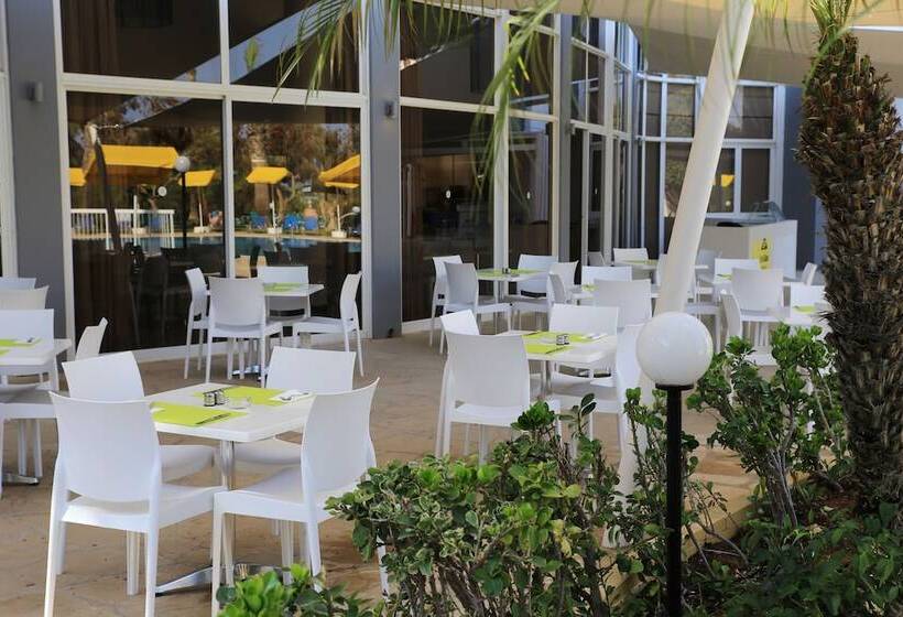 فندق Papouis Protaras