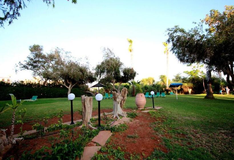 فندق Papouis Protaras