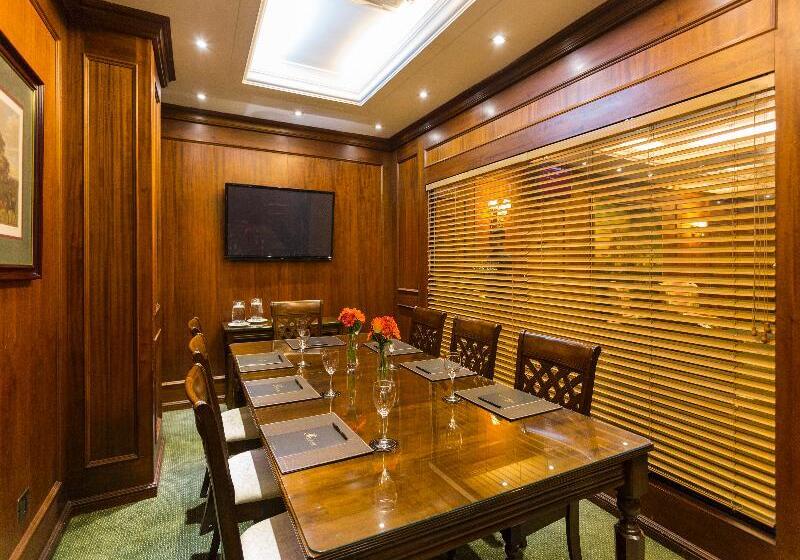 هتل Park Plaza Santiago