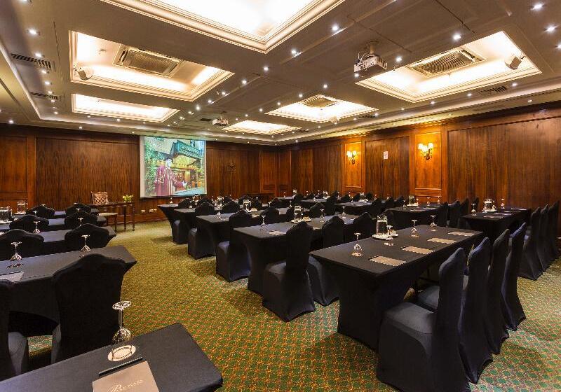 בית מלון כפרי Park Plaza Santiago